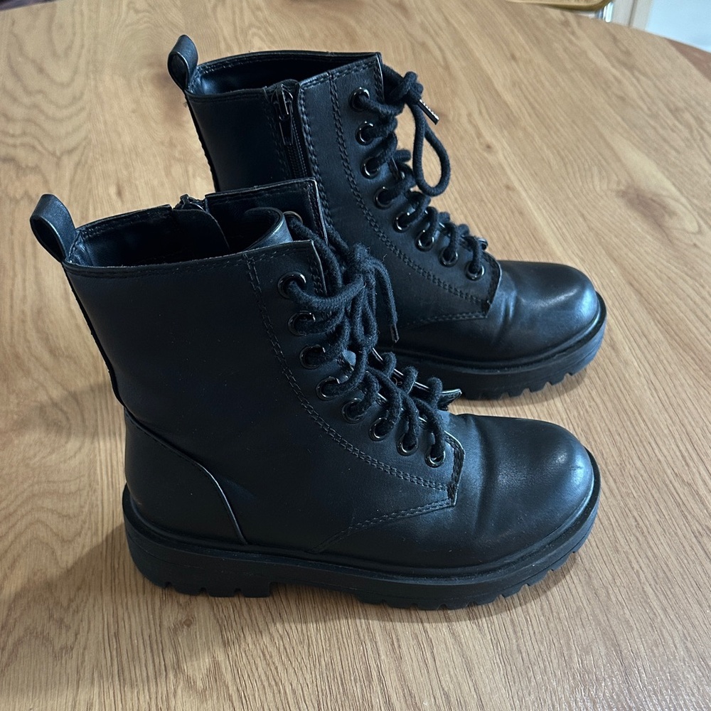 Soda Black Interior Footwear